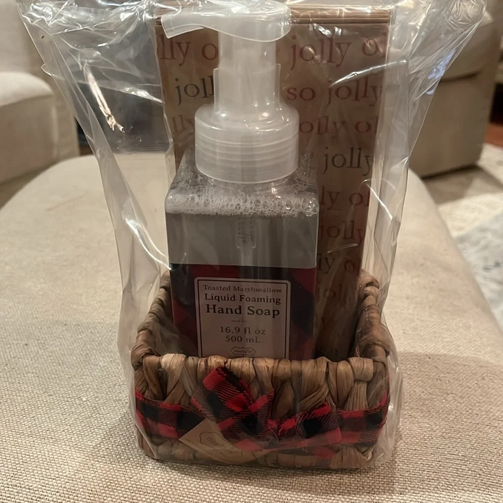 Mud Pie Red Check Soap and Guest Towel Basket Set/NWT
